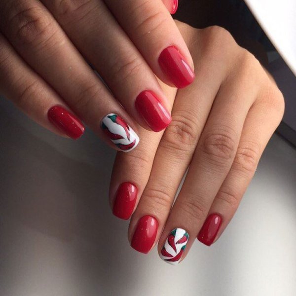 Красный маникюр с рисунком