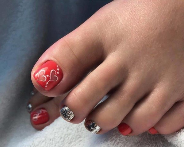 Новогодний педикюр 2020