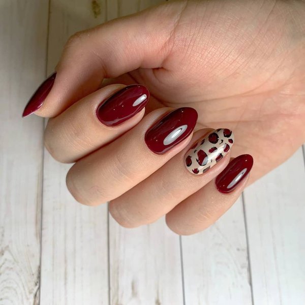 Педикюр на ногах