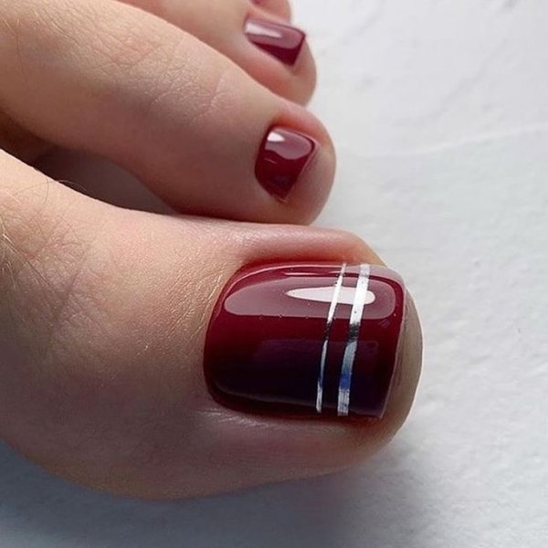 Вишнёвый маникюр с узором