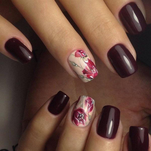 Красивый педикюр красного цвета