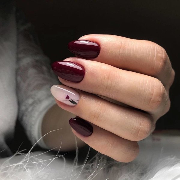 Бордовый маникюр с геометрией
