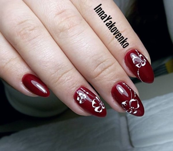 Ногти овальные коричневые