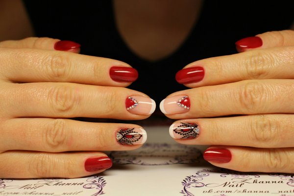 Маникюр с малиной