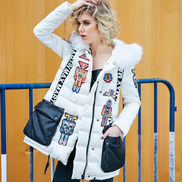 Куртки с принтом женские