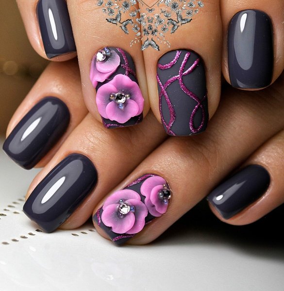 Сиреневый маникюр