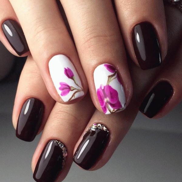 Маникюр с цветами