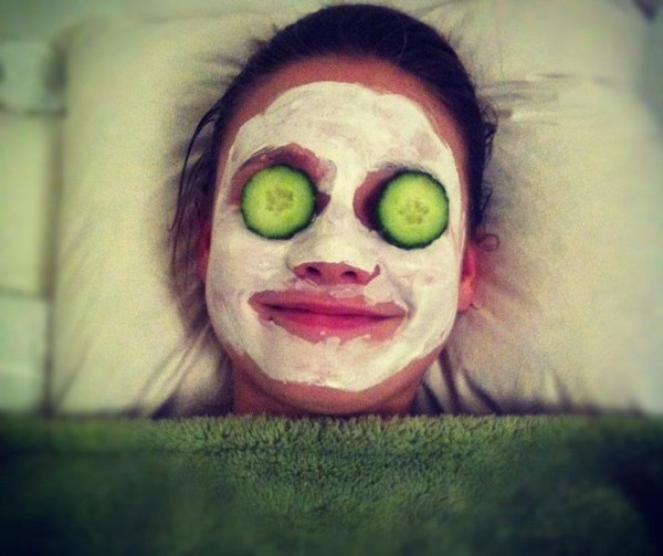 Смешная огуречная маска