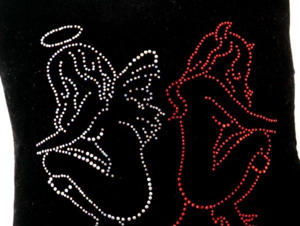 Аппликация стразами на одежде
