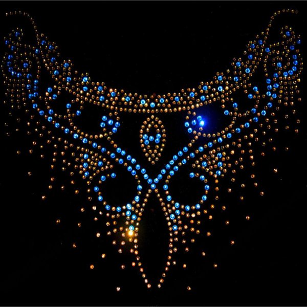 Украшение одежды стразами