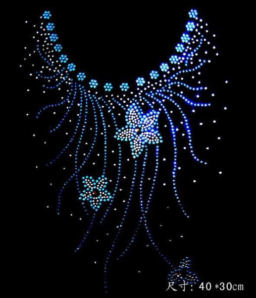 Узоры стразами на одежде