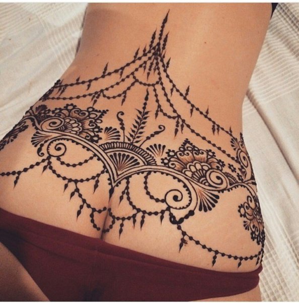 Тату хной на пояснице