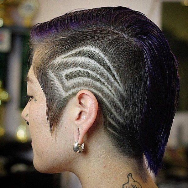 Прически с бритым затылком