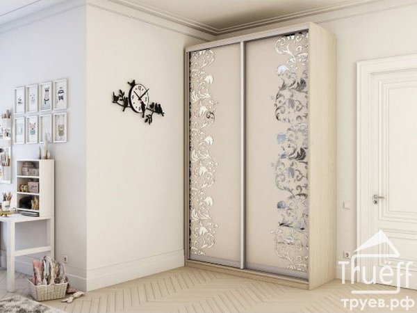 Черные двери в интерьере