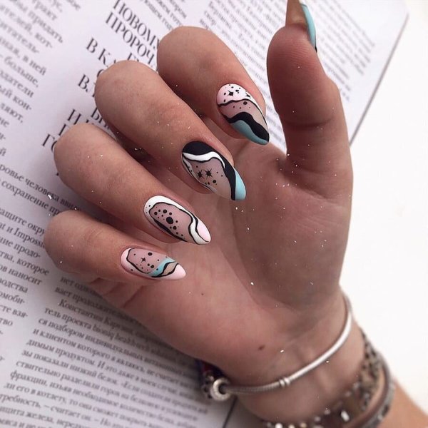 Маникюр со сложным рисунком