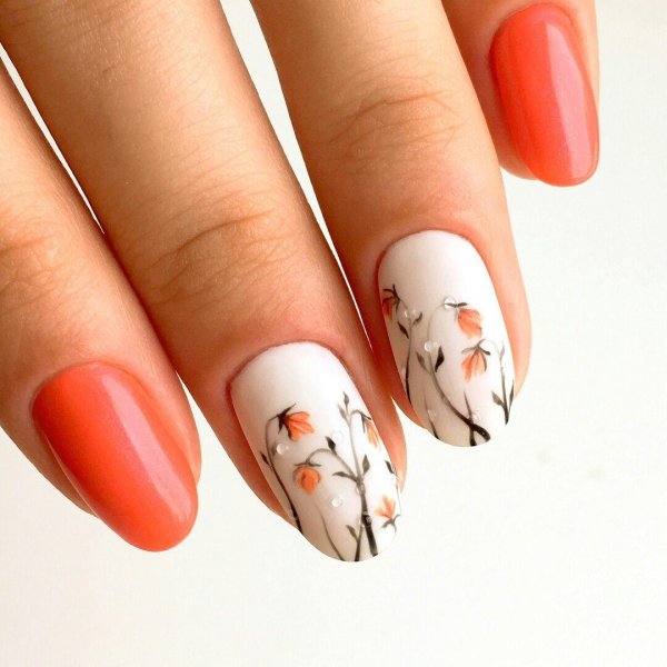 Роза на ногтях