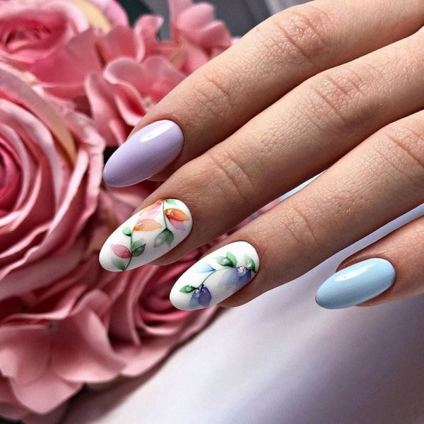 Маникюр с цветами