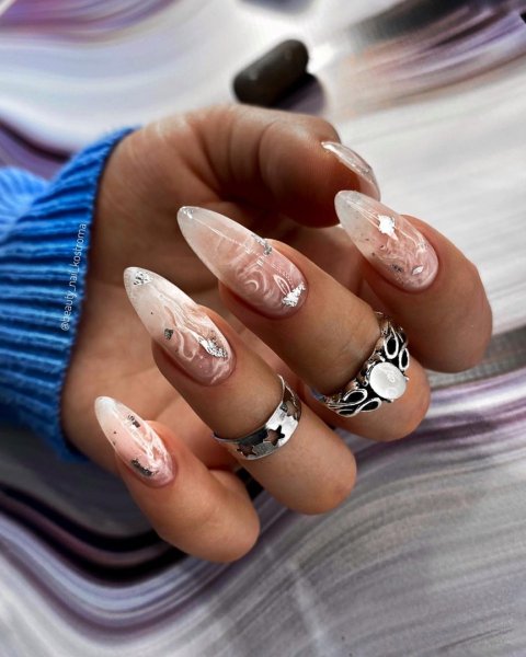 Прозрачные ногти с фольгой