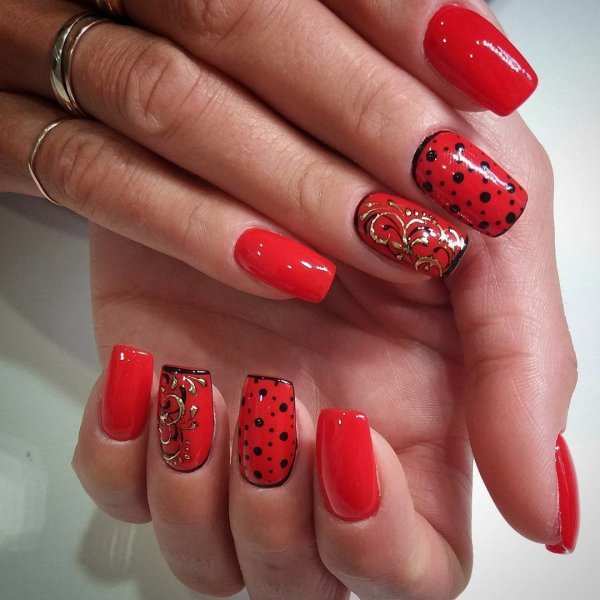 Красный маникюр