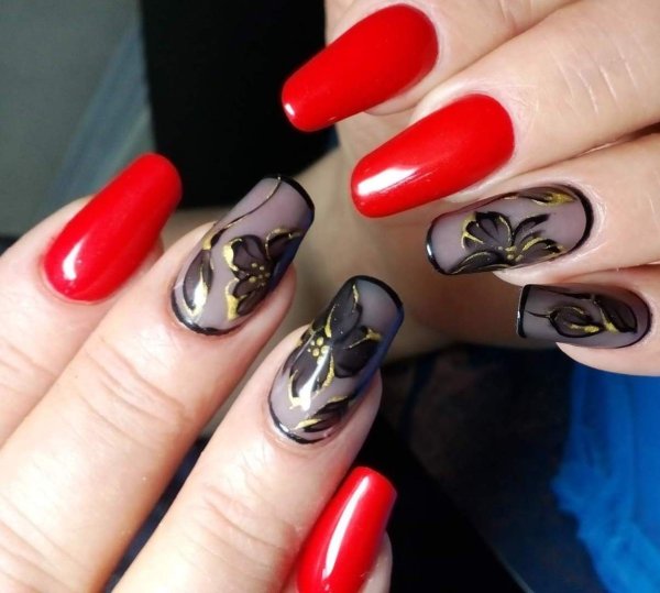 Красный маникюр на короткие ногти