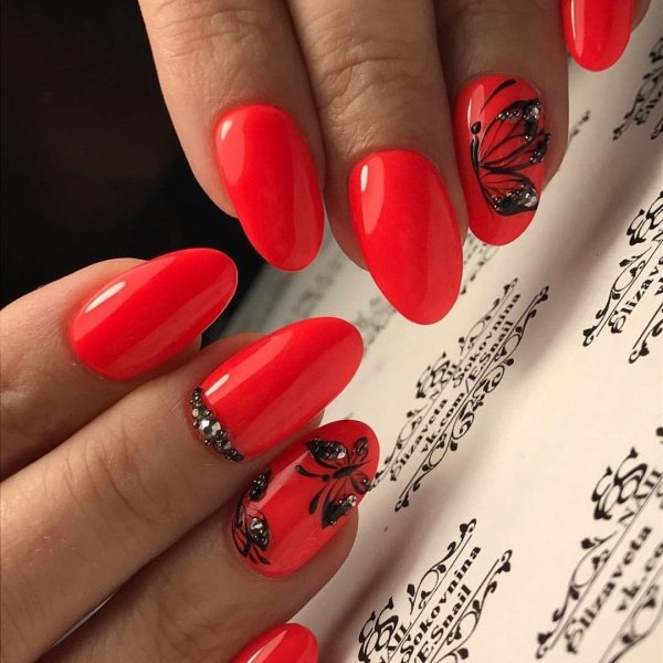 Красный френч 2022 миндаль