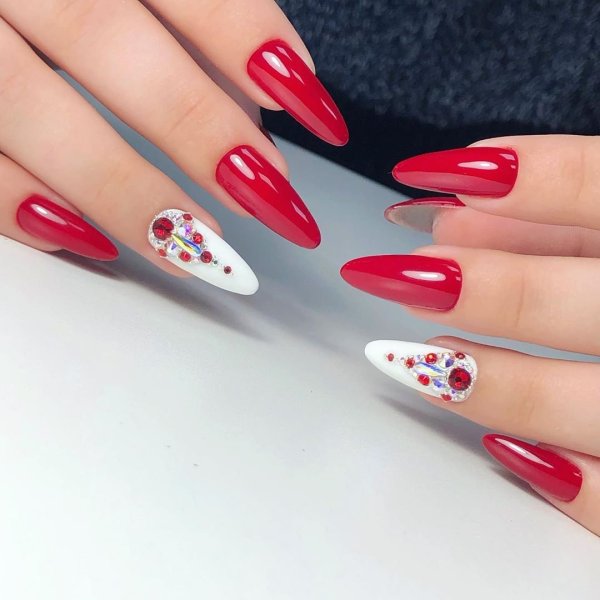 Красный осенний маникюр
