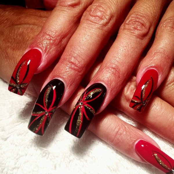 Красные ногти