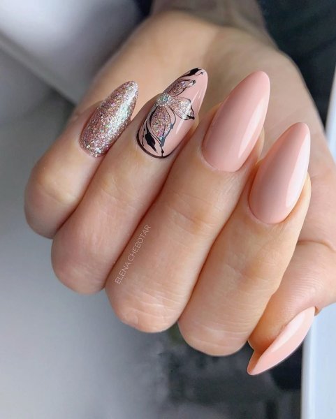 Маникюр нюдовый 2022 миндаль деловой