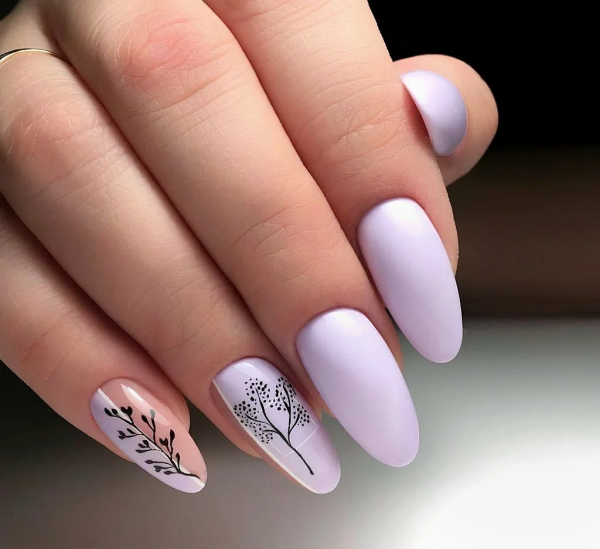 Молочный маникюр 2022 миндаль