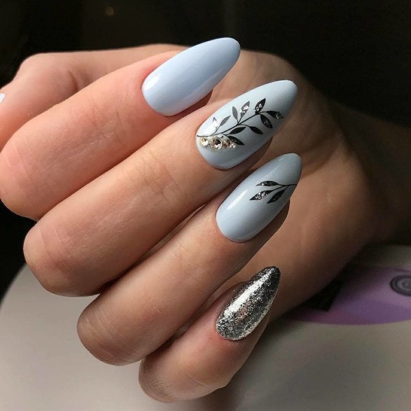 Маникюр нюд миндаль