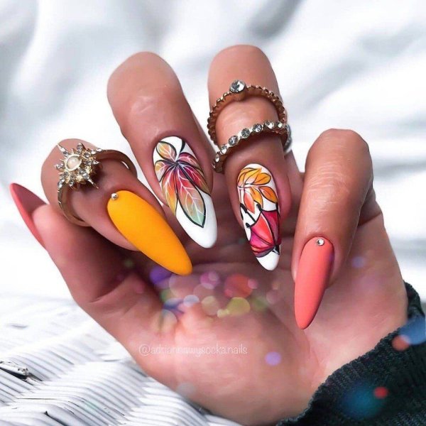 Маникюр на миндалевидные ногти