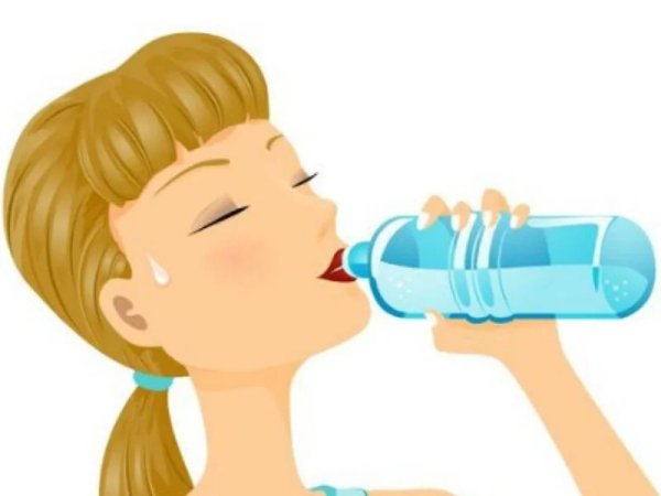 Мультяшка пьет воду