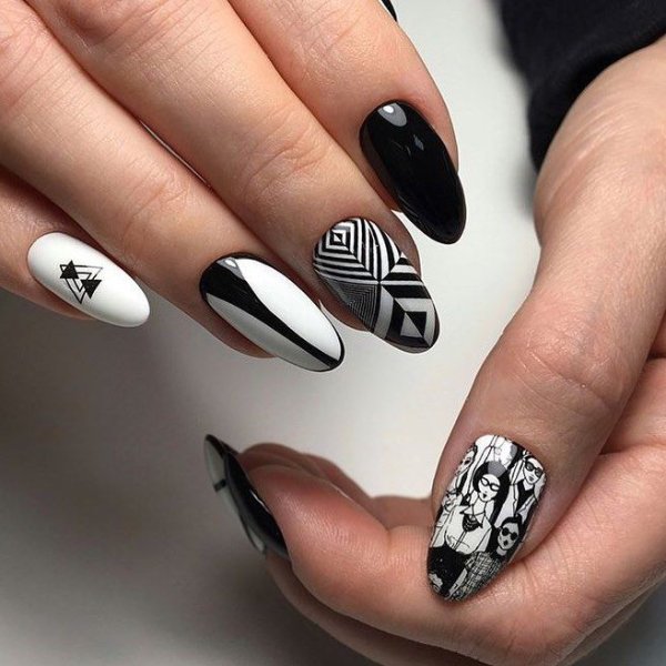 Бежевый маникюр с геометрией