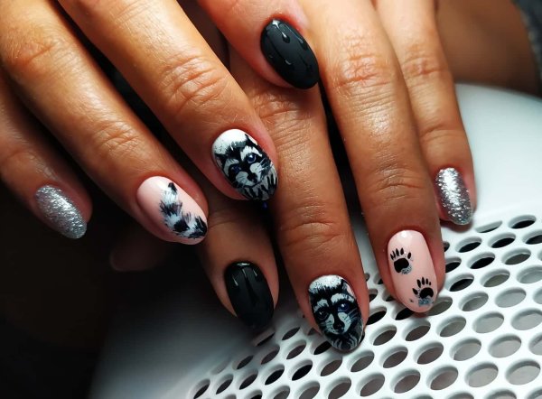 Маникюр с цветными геометрическими фигурами