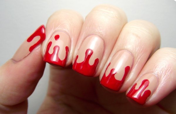 Маникюр с красными подтеками