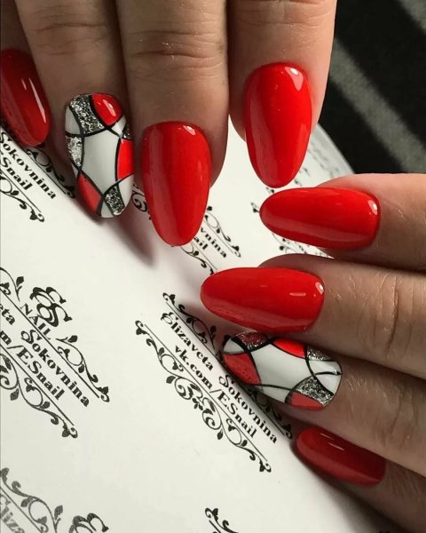 Маникюр в красных тонах