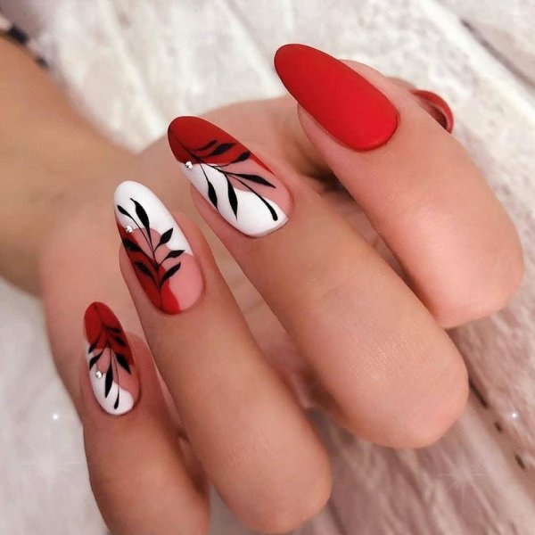 Красный маникюр