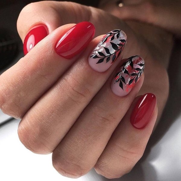 Красный маникюр