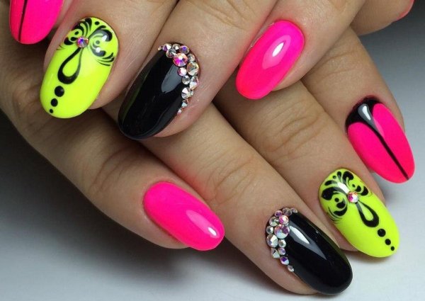 Красивые яркие ногти