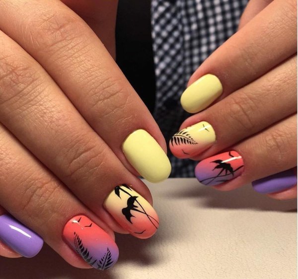 Ногти яркие летние миндаль