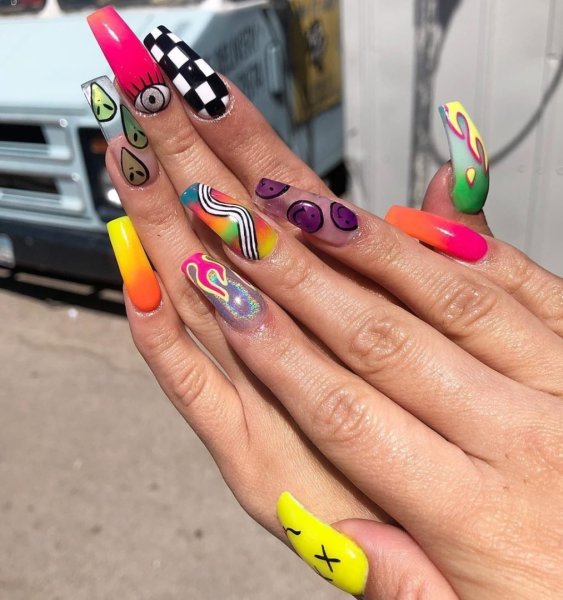 Ногти яркие летние