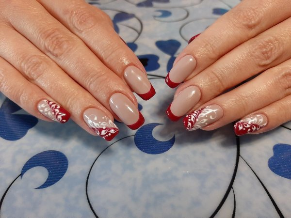 Маникюр красный френч