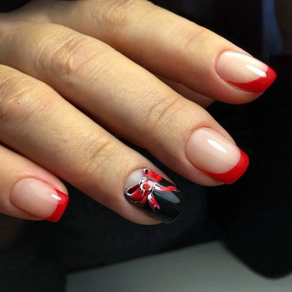 Красный френч 2021 квадрат