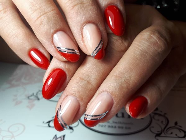 Маникюр красный френч