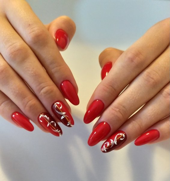 Красный френч 2022 миндаль