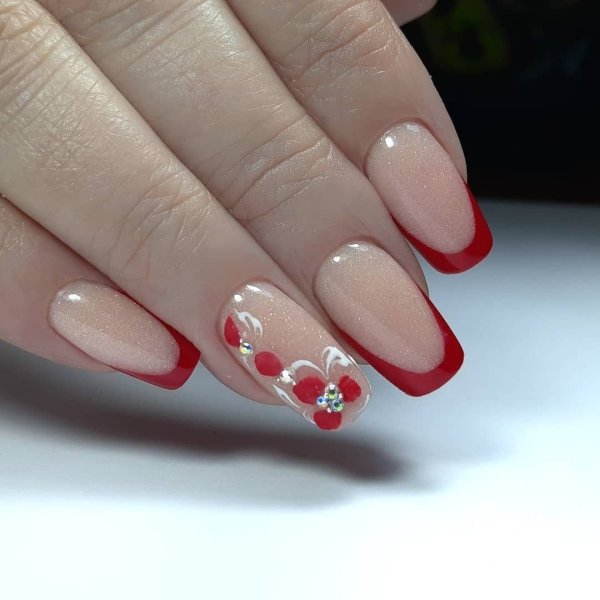 Маникюр красный френч