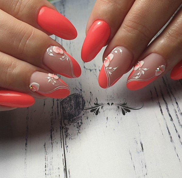 Красный френч с дизайном на миндалевидных