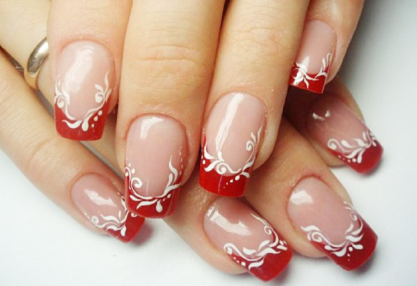 Маникюр красный френч с рисунком