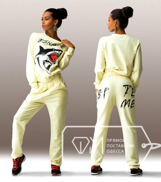 Спортивный костюм женский рисунок