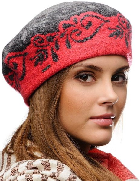 Беретки женские зимние
